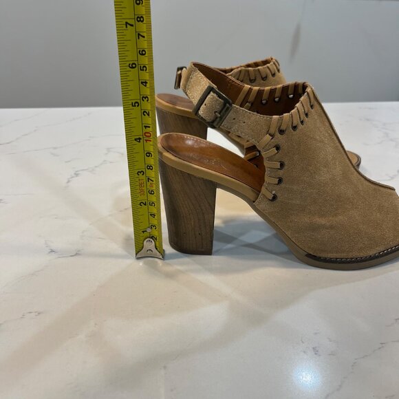 Bella Vita Women's Ora, Made in Italy Whiskey Leather Sandals Mustard  8.5 - Picture 10 of 10